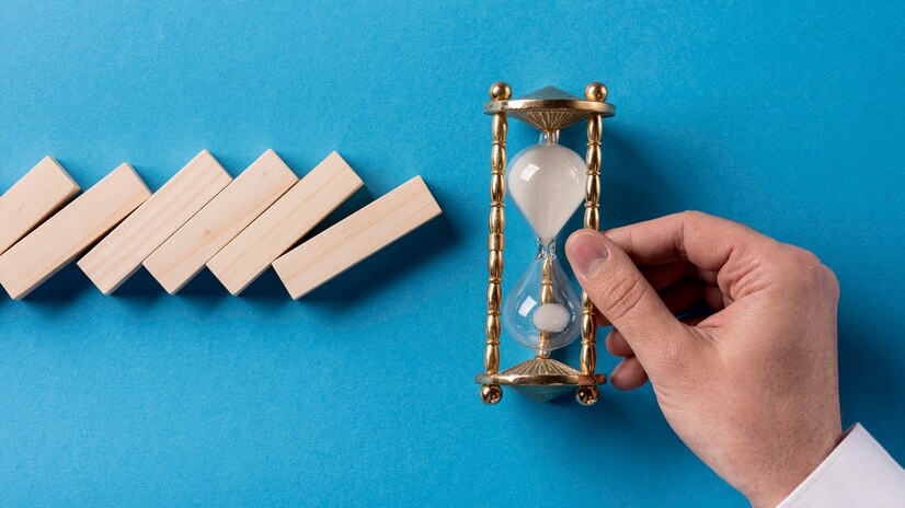 Mastering Time Series Forecasting: Fundamentals of ETS and ARIMA Models