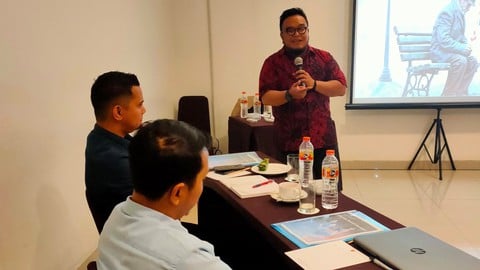 Membangun Komunikasi Efektif di Lingkungan Kerja