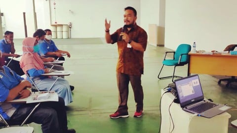 Mengelola Stress & Emosi Negatif di Tempat Kerja