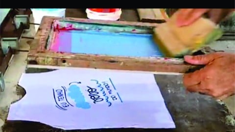 APRENDA A ESTAMPAR CAMISA E SACOLA PLÁSTICA EM UM SÓ CURSO.