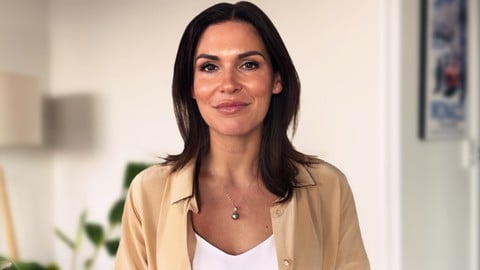 Presenting for Impact: Confident Presenting with Data & UX